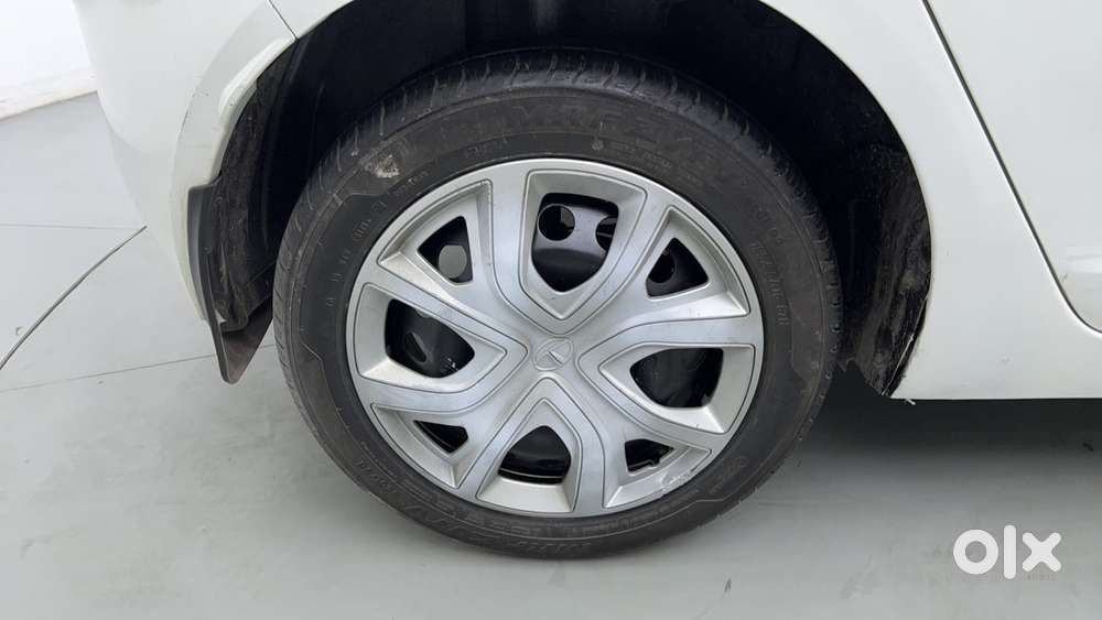 Tata Altroz 1.2 Xm Plus, 2022, Petrol