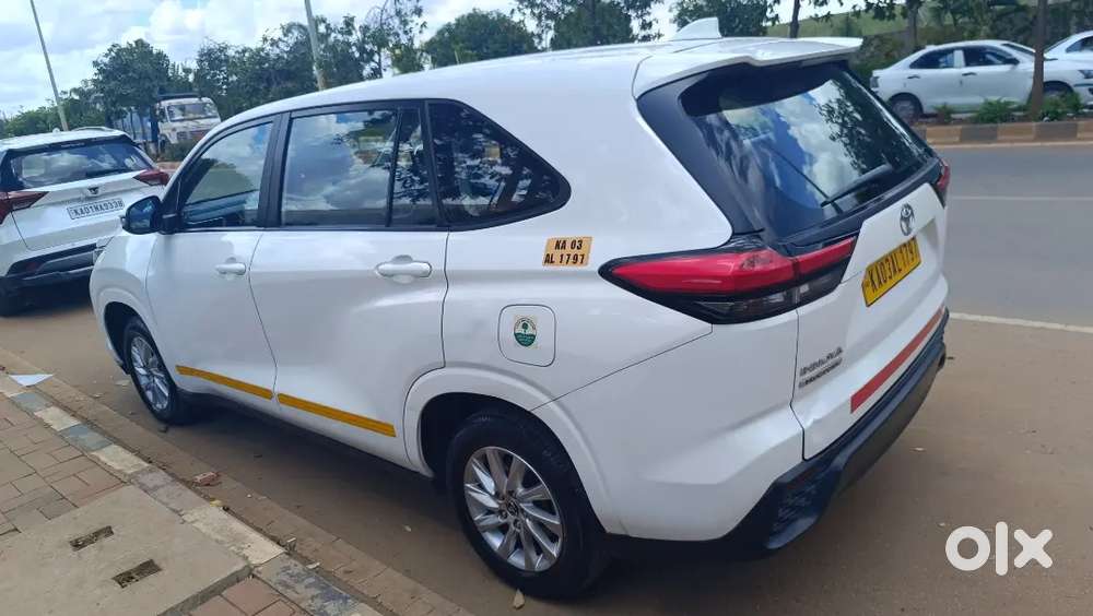 Toyota Innova Hycross 2023