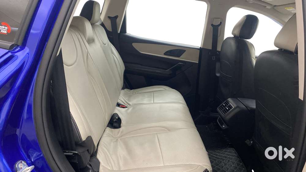 Mahindra Xuv700 2.0 Ax 5 Petrol Mt Str, 2022, Petrol