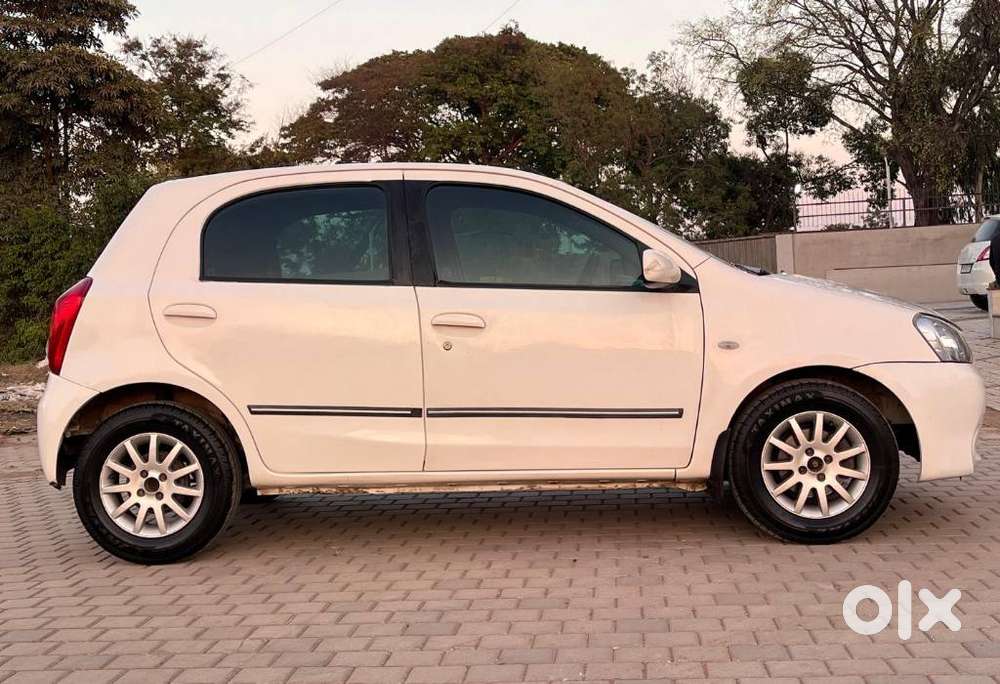 Toyota Etios Liva, 2012, Petrol