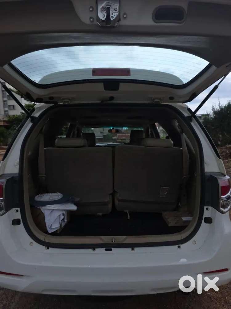 Toyota Fortuner 4x2 (mt) 2015 – Showroom Maintained  White Colour