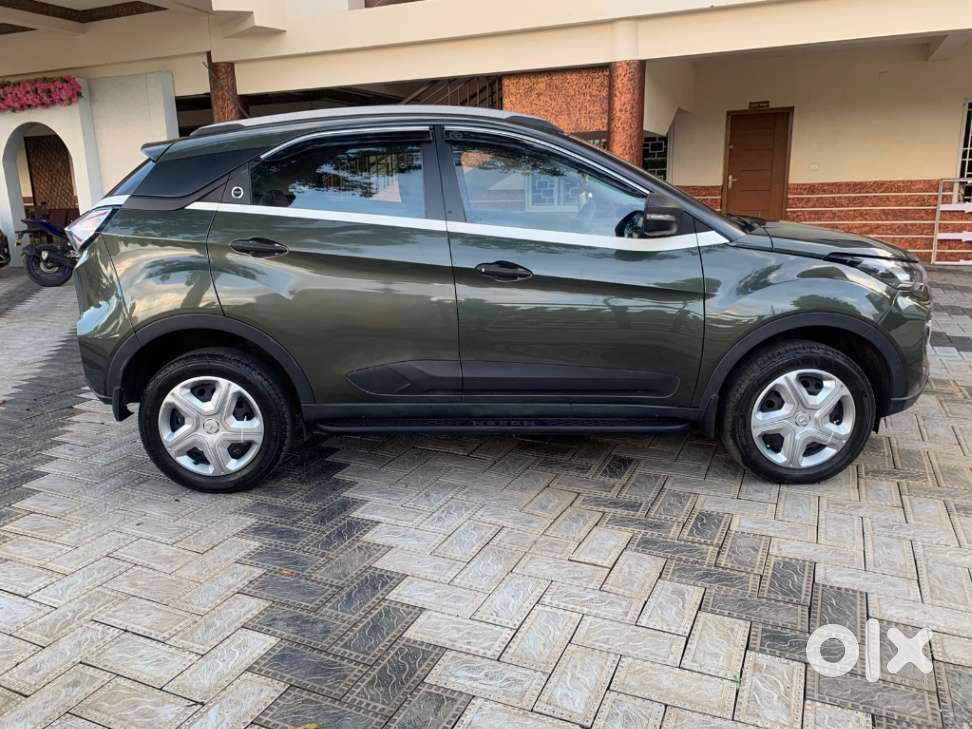 Tata Nexon 1.2 Revotron Xma Amt (s), 2023, Petrol