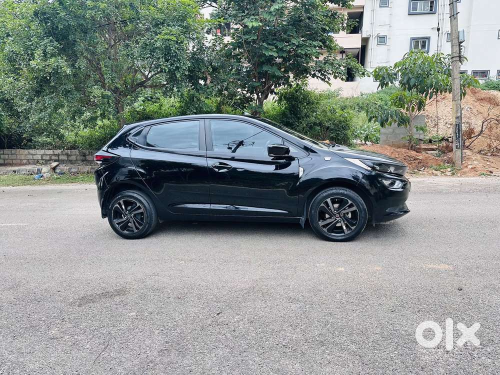 Tata Altroz 1.2 Xza Plus Dark Edition Dct, 2022, Petrol