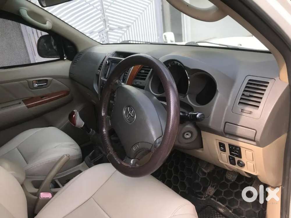 Toyota Fortuner Legender 2011 Diesel 100000 Km Driven