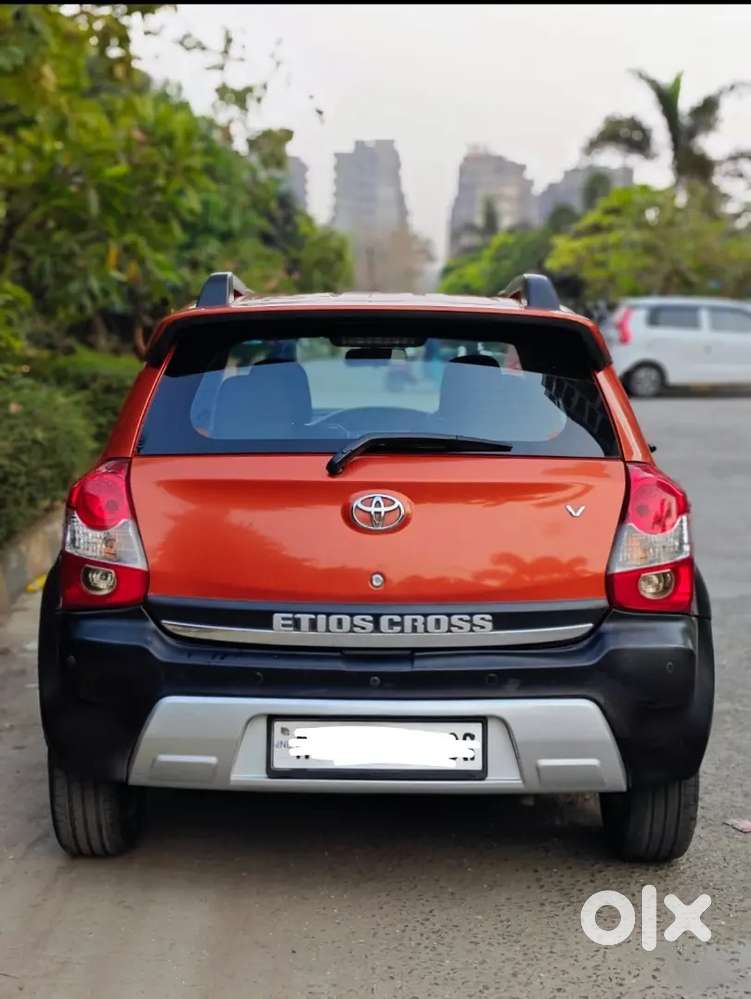 Toyota Etios Cross Lady Doctor Driven 2015 Petrol 64000 Km Driven