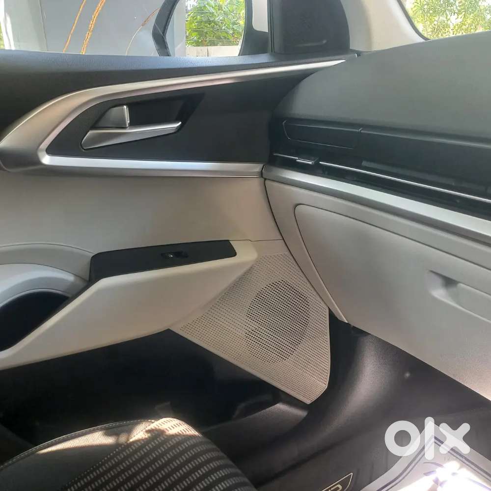 Kia Carens 2022 Petrol 15400 Km Driven Showroom Condition