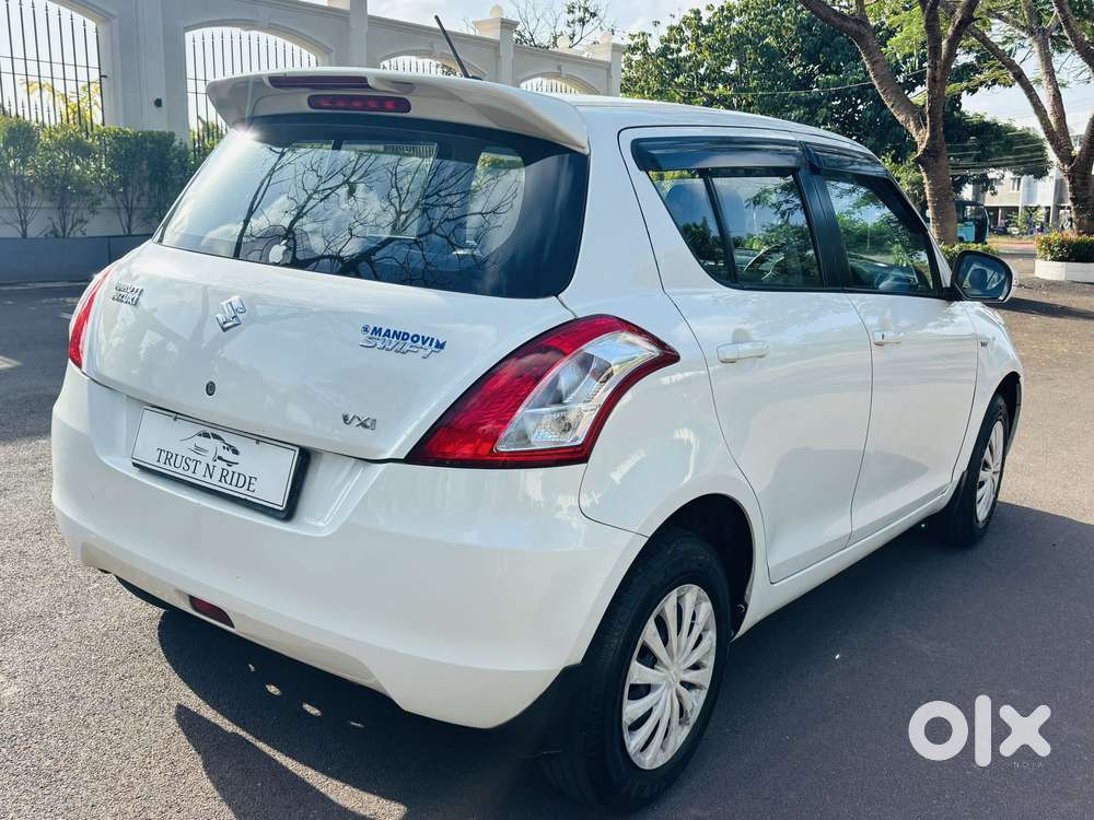 Maruti Suzuki Swift Vxi With Abs, 2016, Petrol