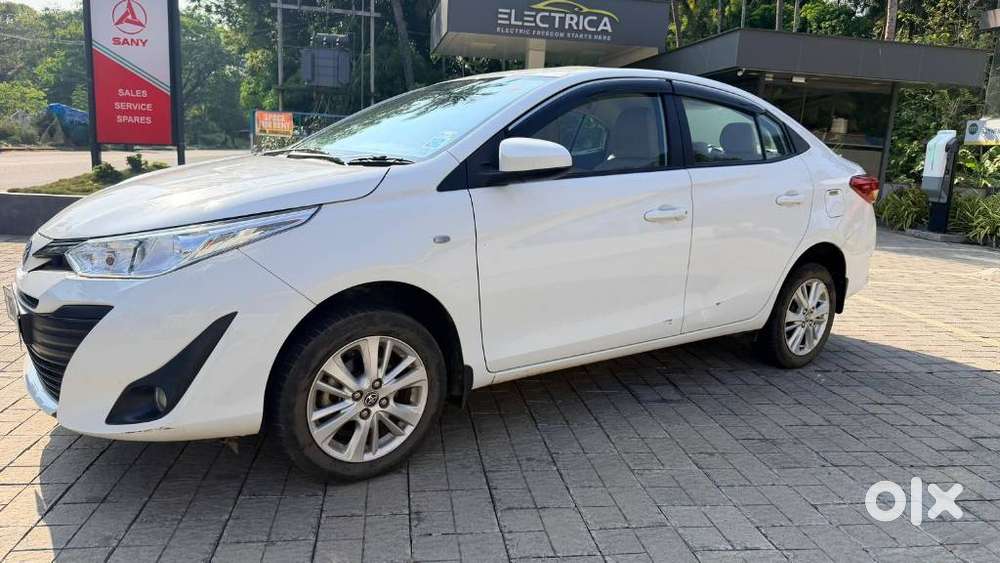 Toyota Yaris J Cvt, 2021, Petrol