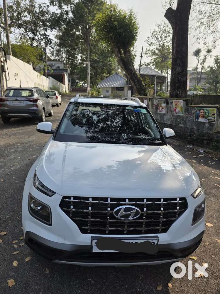 Well Maintained Hyundai Venue 2022 Turbo Petrol Under Company Warranty