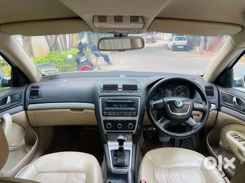 Skoda Laura Ambiente 2.0 Tdi Cr Automatic, 2010, Diesel