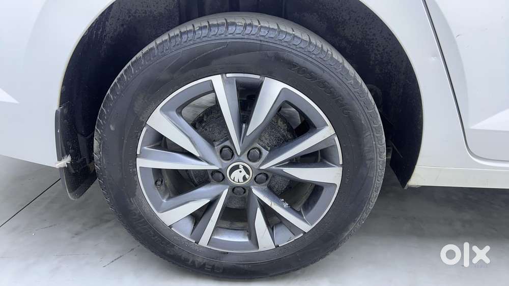 Skoda Slavia Style 1.0l Tsi Mt, 2022, Petrol