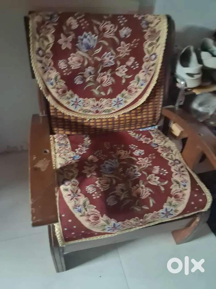 Solid Sagwan Wooden Sofa Set with 2 Chairs &ndash; Sturdy & Durable