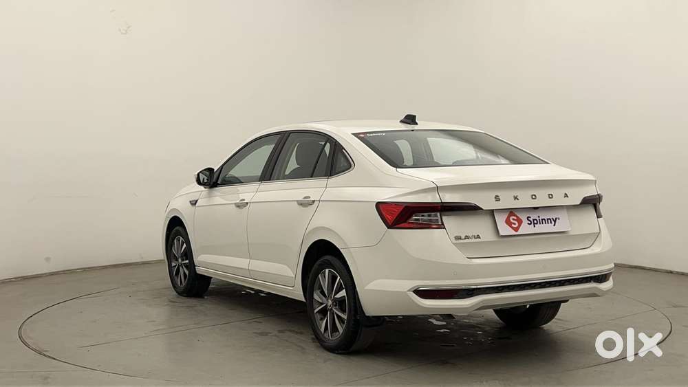 Skoda Slavia Style 1.0l Tsi Mt, 2023, Petrol