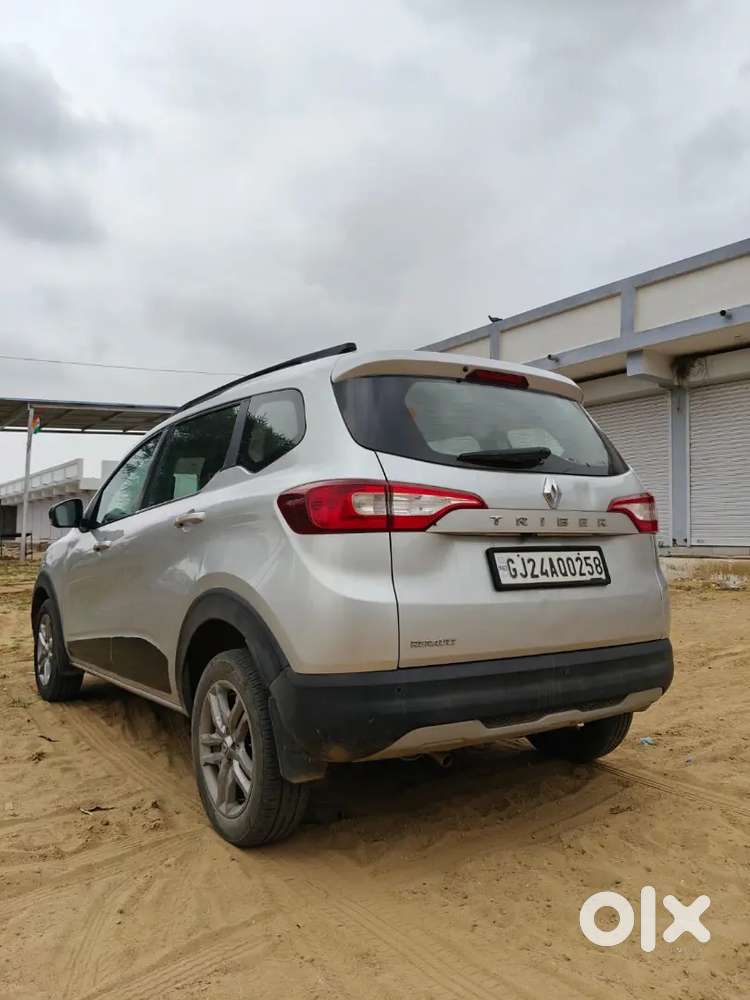 2022 Renault Triber 2nd Owner At 4,00,000/-