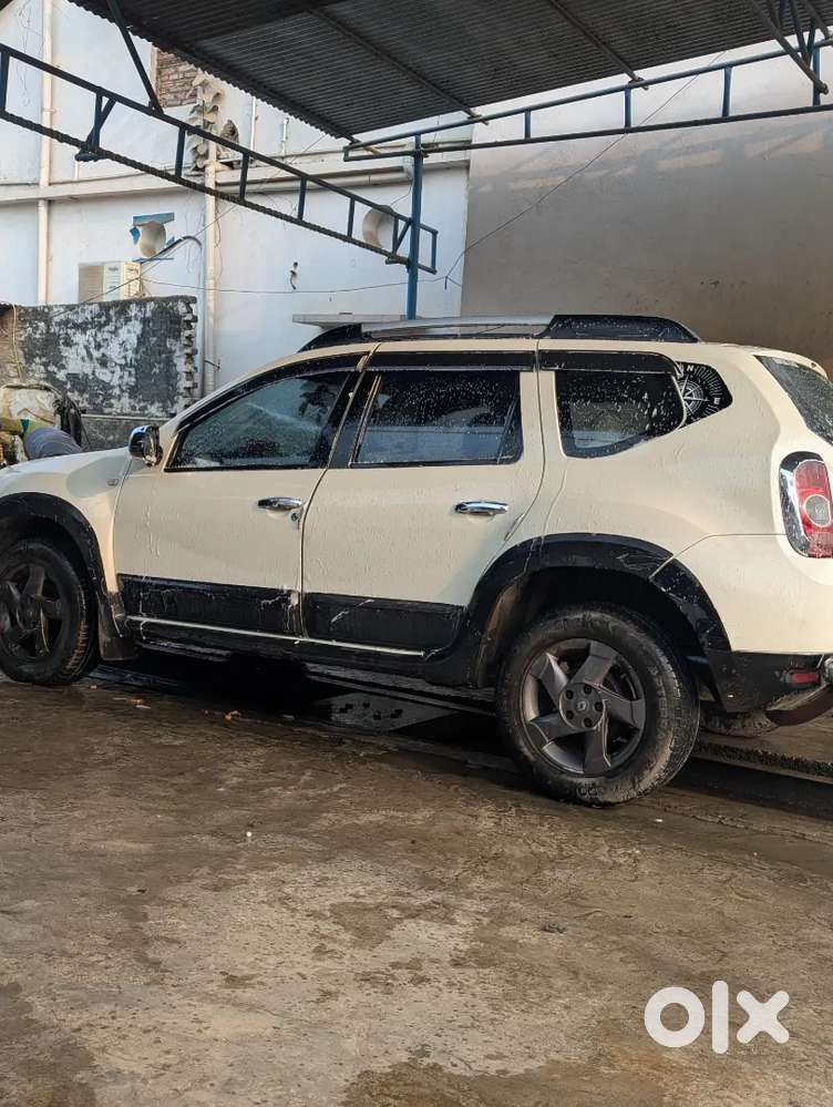Renault Duster 1.5 Adventure December 2014 Top Model