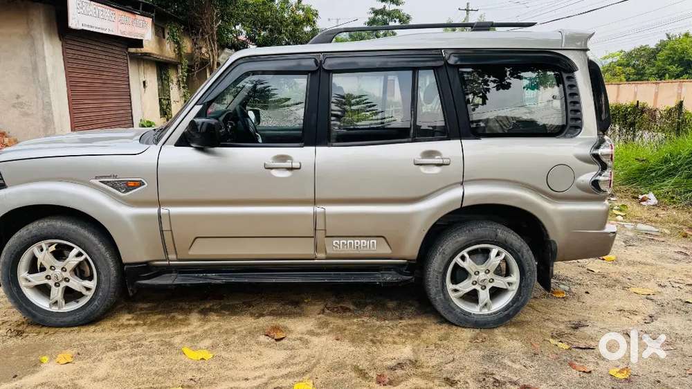 Mahindra Scorpio 2016 October Diesel Manual 95000 Km