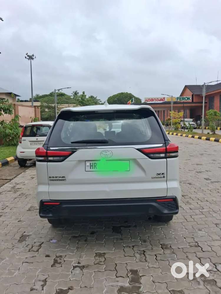 Toyota Innova Hycross 2023