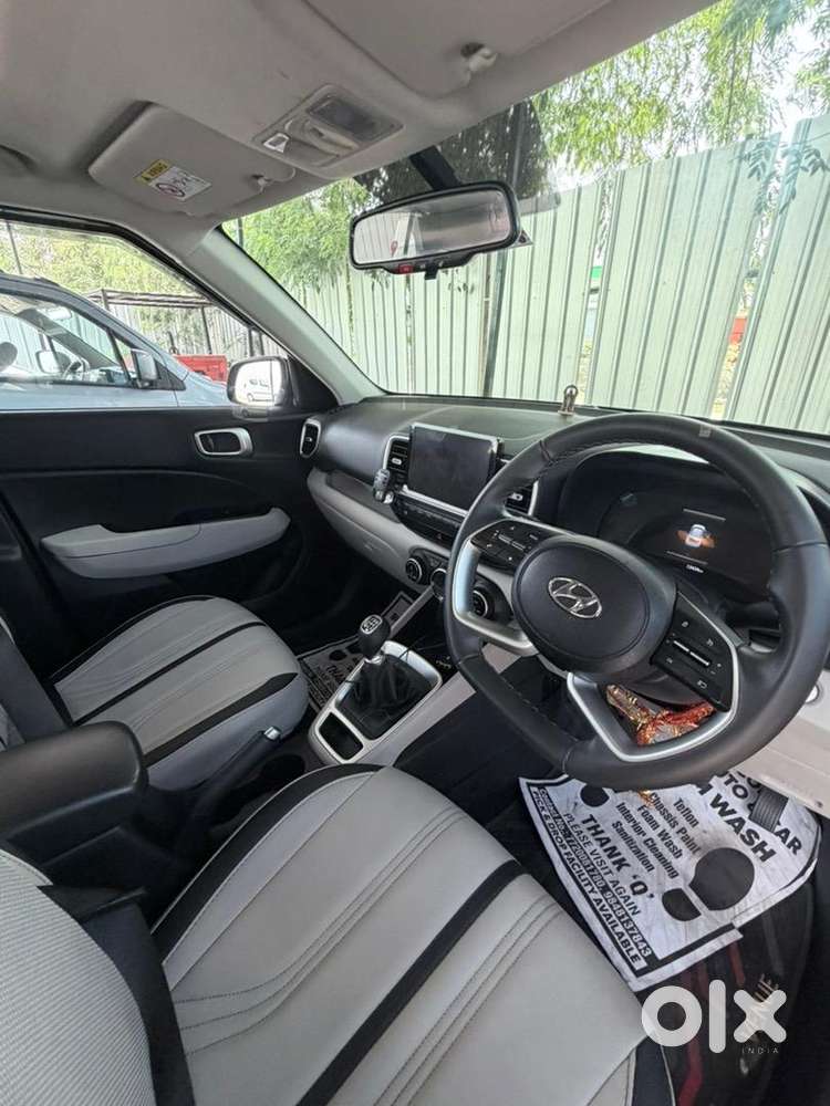Hyundai Venue 2025 Petrol Well Maintained