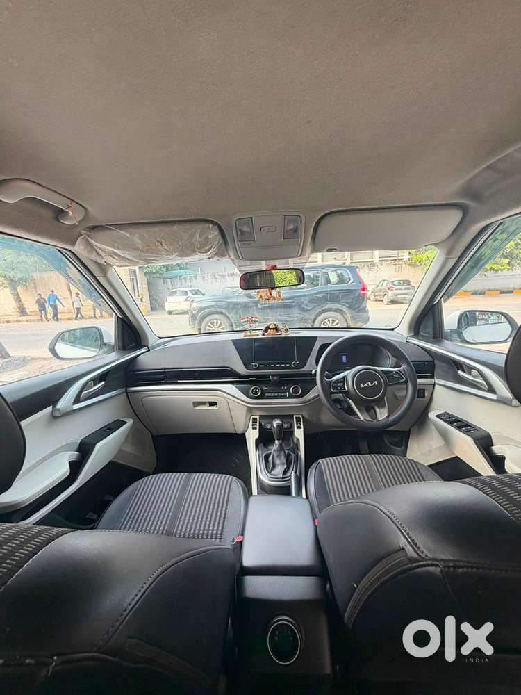 Kia Carens Petrol 2022 Year