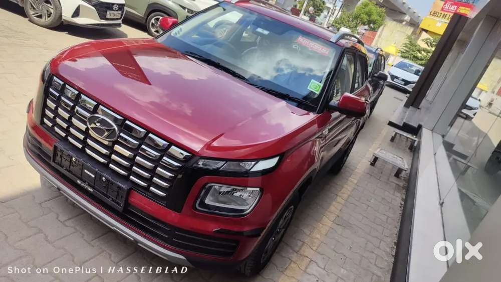 Hyundai Venue 2023 Petrol 19000 Km Driven