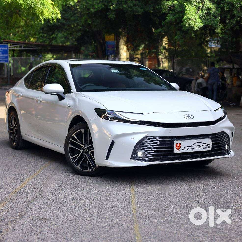 Toyota Camry Hybrid, 2026, Petrol