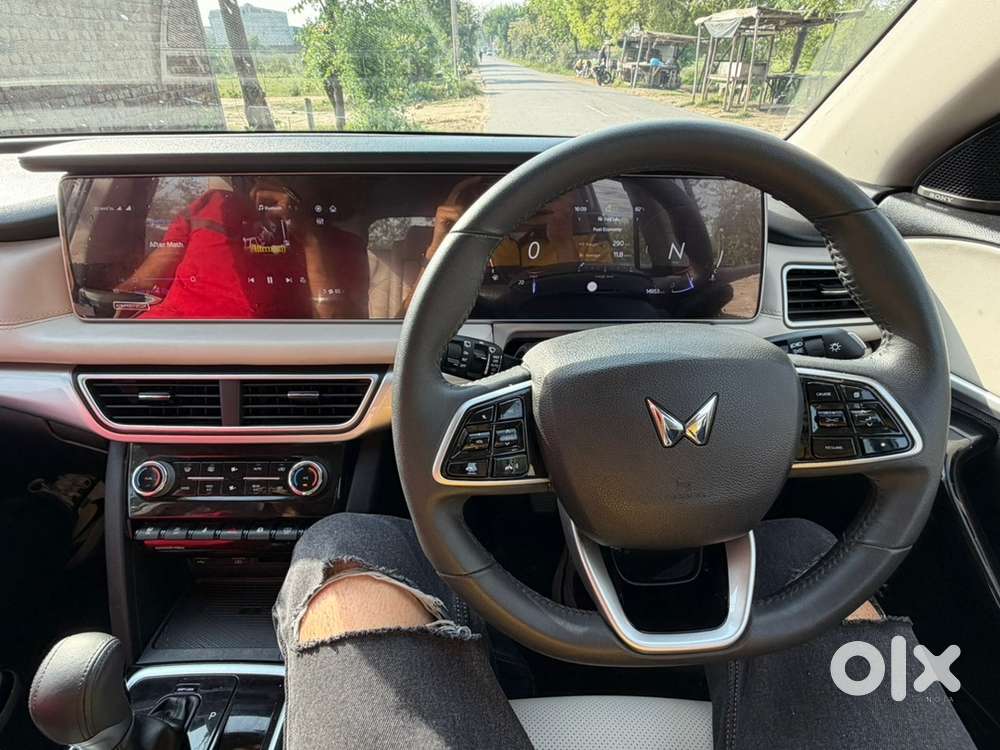 Mahindra Xuv700 2023 Diesel Well Maintained