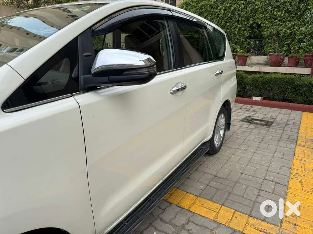 Toyota Innova Crysta 2.8z Automatic, 2018