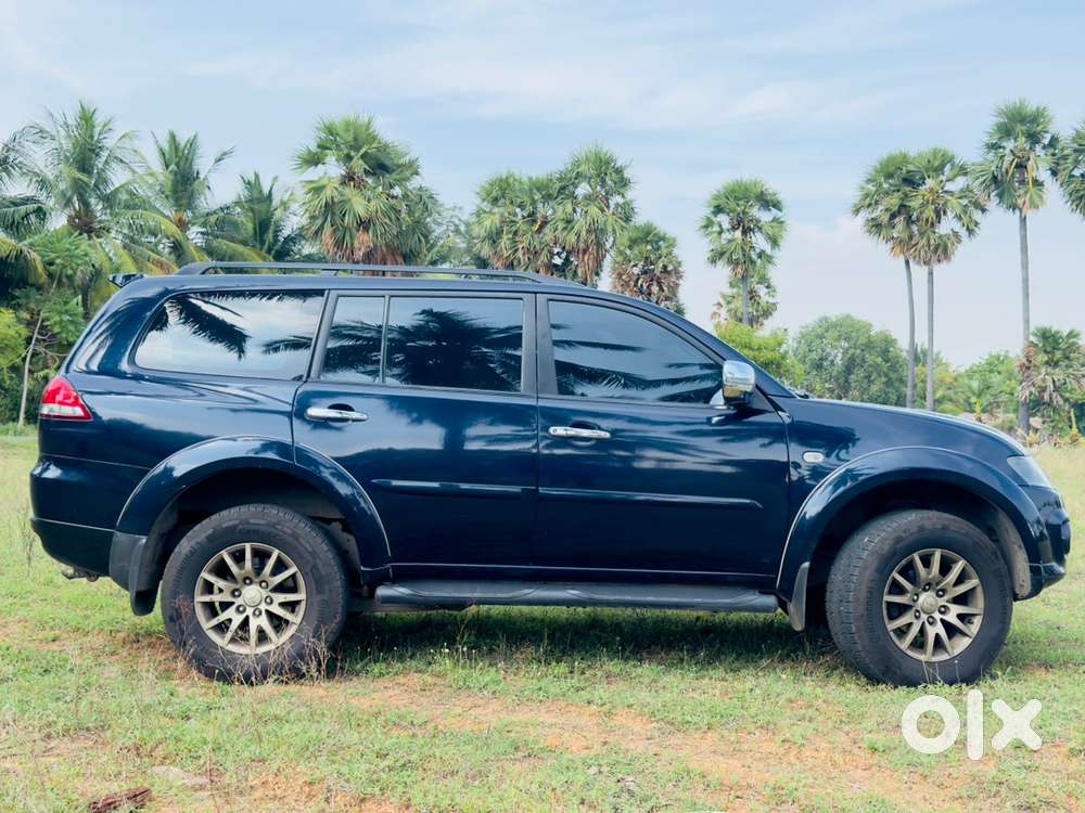Mitsubishi Pajero Sport Petrol 2015