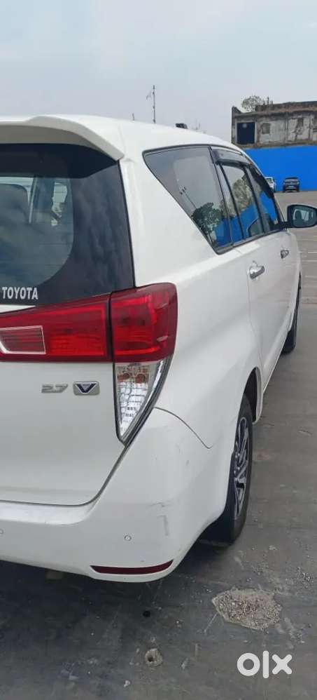 Innova Crysta V