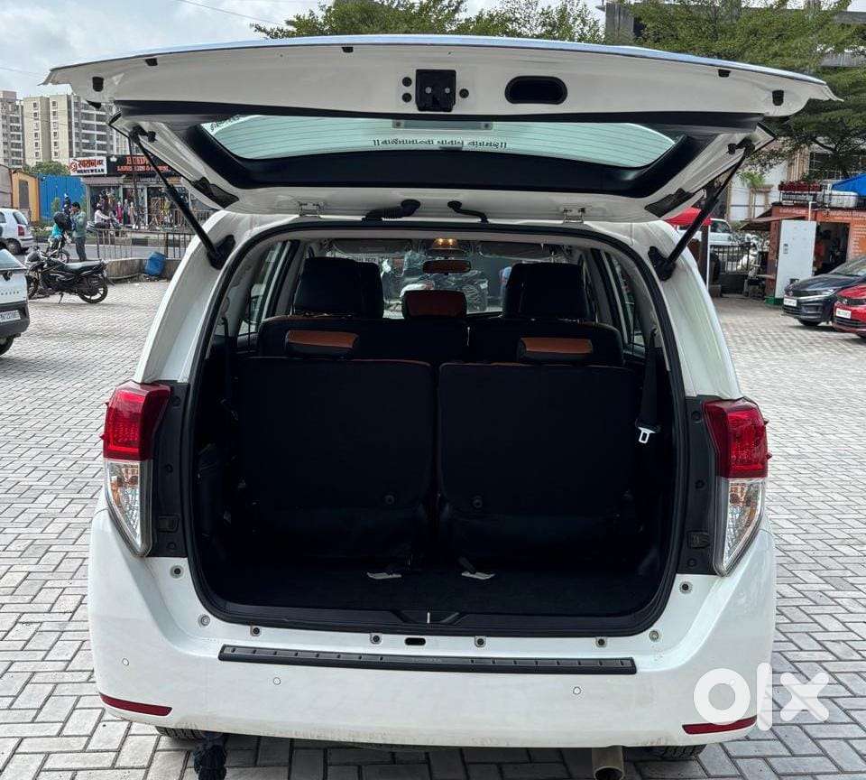 Toyota Innova Crysta 2.4 V 8 Str, 2025, Diesel