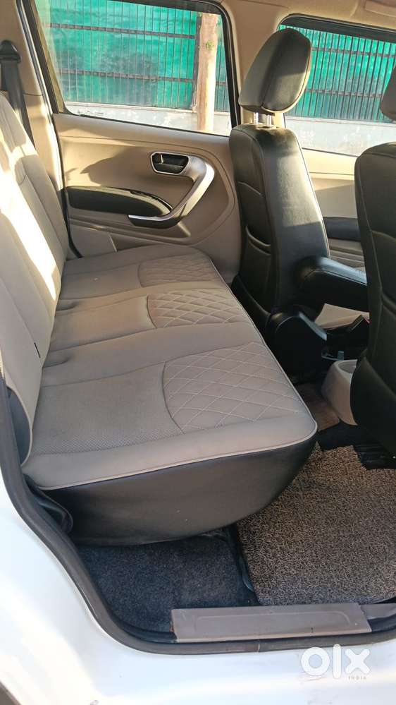 Mahindra Tuv 300 T10 Opt, 2019, Diesel