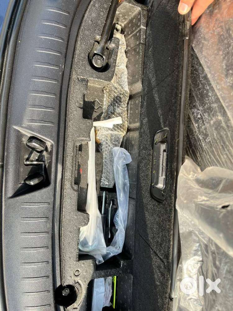 Mahindra Xuv700 Ax7l 6 Str At, 2023, Petrol