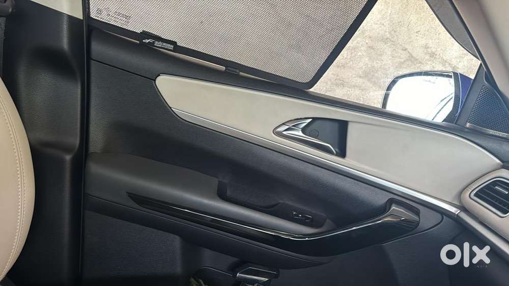 Mahindra Xuv700 2023 Diesel 22800 Km Driven