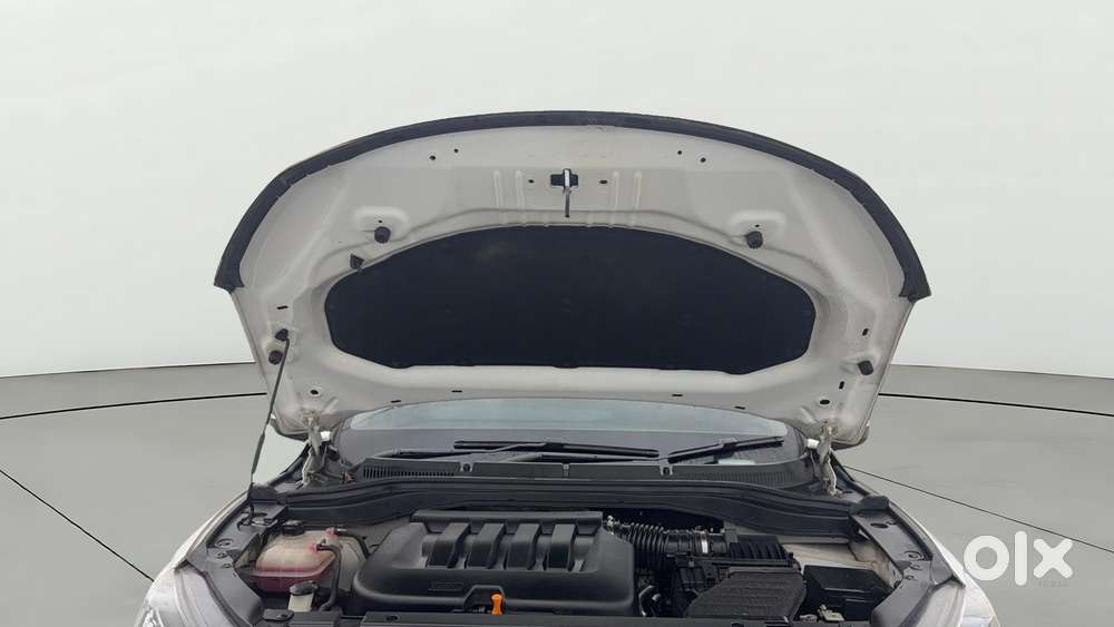 Mahindra Xuv700 2.0 Ax 5 Petrol Mt 7 Str, 2024, Petrol