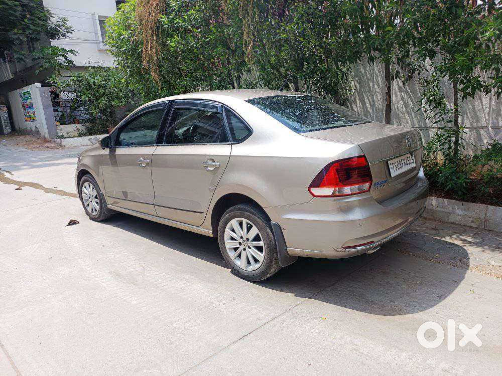 Volkswagen Vento Celeste 1.6 Highline, 2016, Petrol