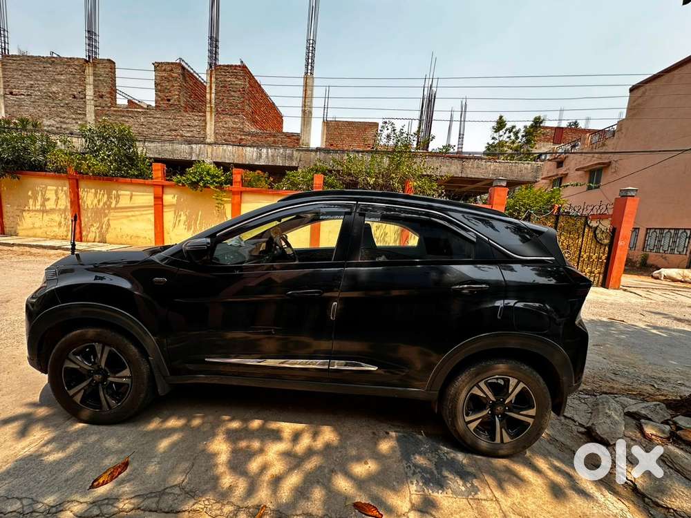 Tata Nexon ( Top End Model Fearless +s Dark Edition )