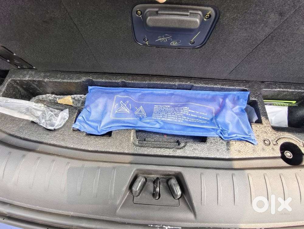 Mahindra Xuv700 2.0 Ax 7 Petrol At Luxury Pack Str, 2025