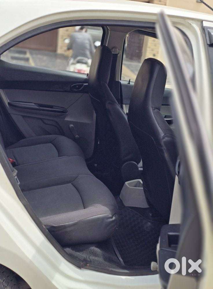 Tata Tiago Xe, 2016, Petrol