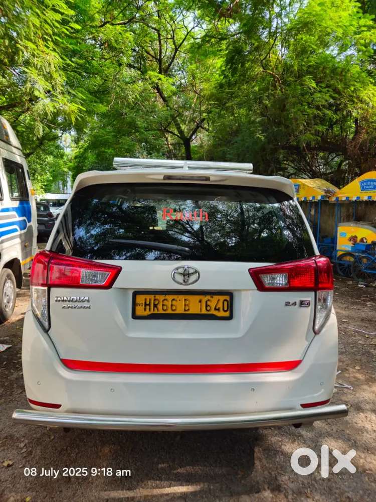 Innova Crysta 7+1 Sofa Seats