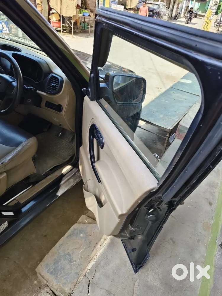 Mahindra Tuv 300 2017