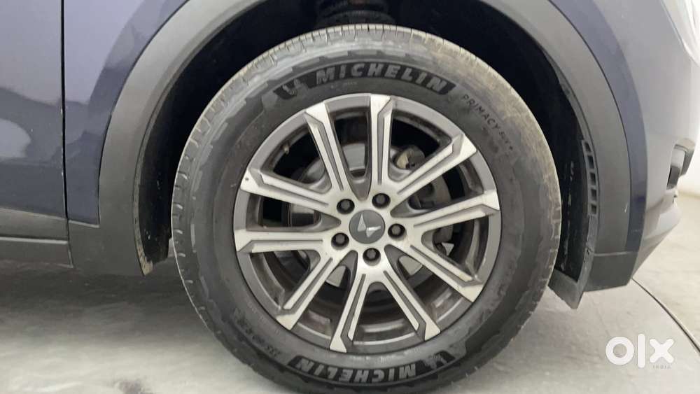 Mahindra Xuv700 2.0 Ax 7 Petrol At Str, 2022, Petrol