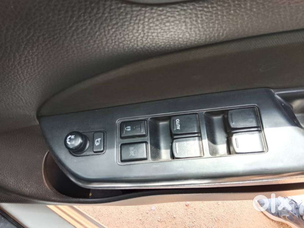 Maruti Suzuki Swift Vxi 1.2 Abs Bs-iv, 2015, Petrol