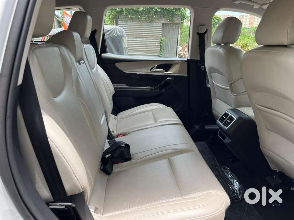 Mahindra Xuv700 Ax7l At 7 Seater Bs-vi Car With Adas