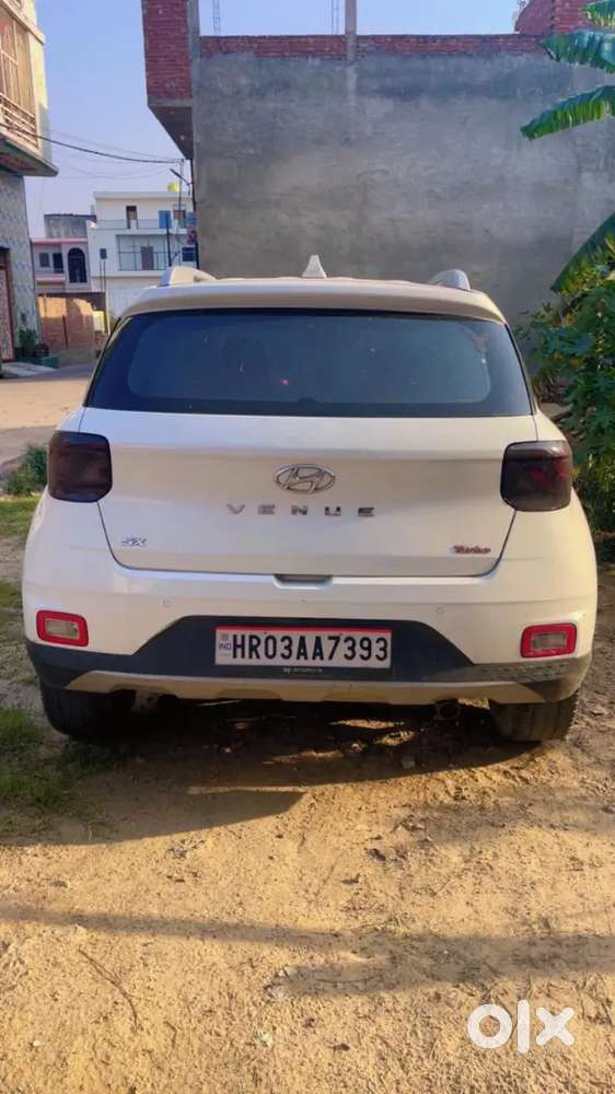 Hyundai Venue 2021 Petrol 61000 Km Driven