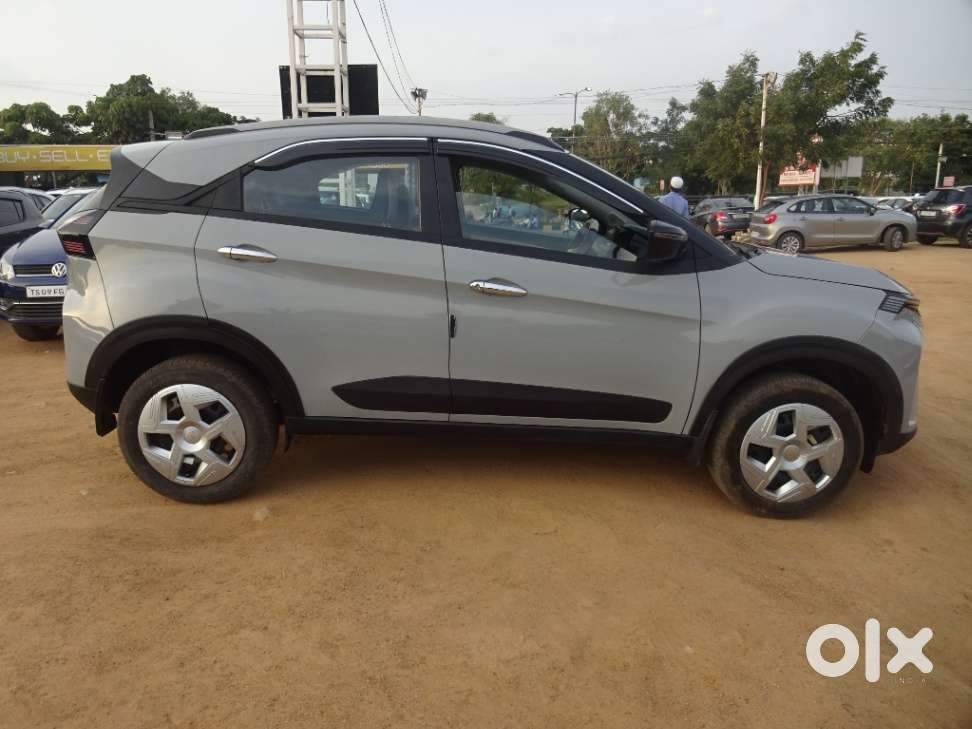 Tata Nexon Pure Plus (s) Petrol Amt, 2024, Petrol