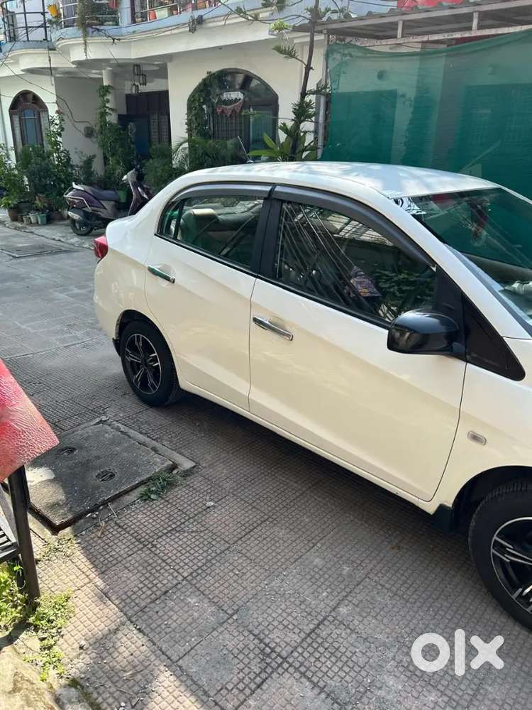 Single Handed, Personal Car Of A Bank Manager,amaze 1.5 S 2013