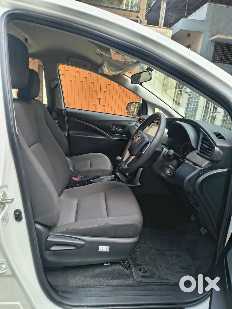 Toyota Innova Crysta [2020-ongoing] 2.4 Gx 8 Str, 2026, Diesel