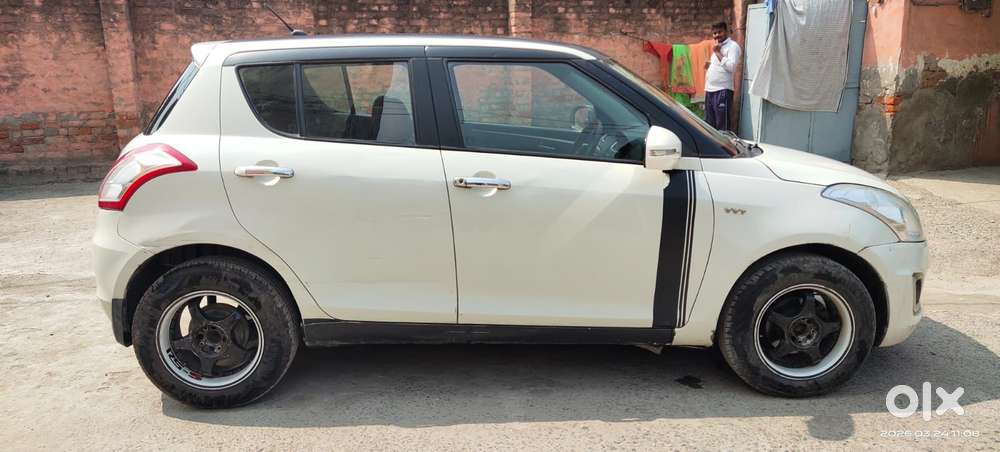 Maruti Suzuki Swift Vxi Abs Bsiv, 2016, Petrol