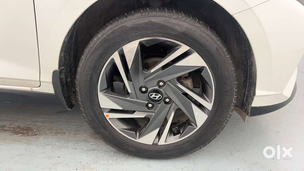 Hyundai I20 Asta (o) 1.2 Ivt Dual Tone, 2022, Petrol