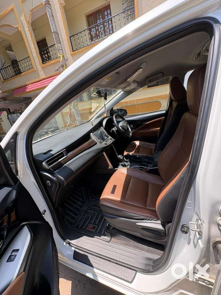 Toyota Innova Crysta 2022 Petrol 125000 Km Driven
